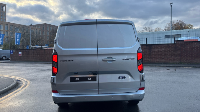 Ford Transit Custom 320 L1 Diesel Fwd 2.0 EcoBlue 150ps H1 Double Cab Van Limited - Image 11